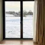 Dom wakacyjny 4 Bedroom Beautiful In *
