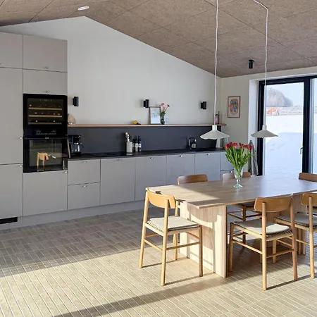 4 Bedroom Beautiful In Holiday home