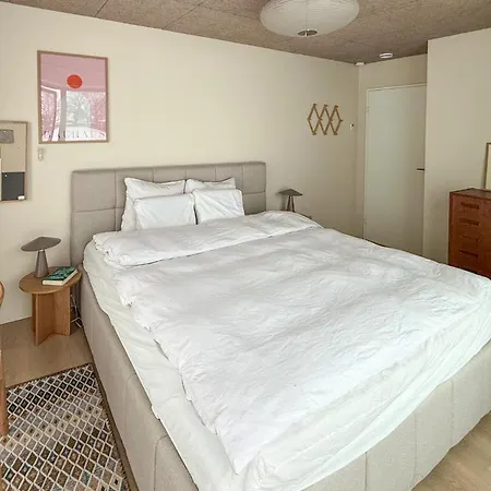 4 Bedroom Beautiful In * 哈泽斯莱乌