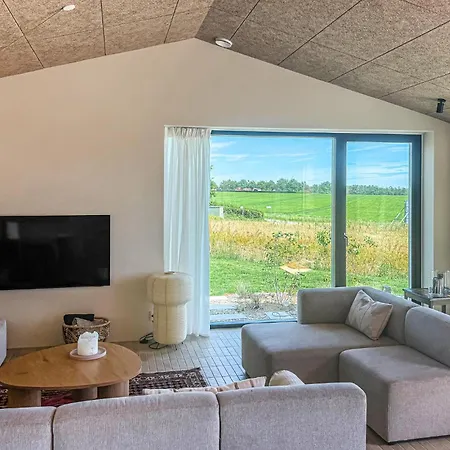4 Bedroom Beautiful In *