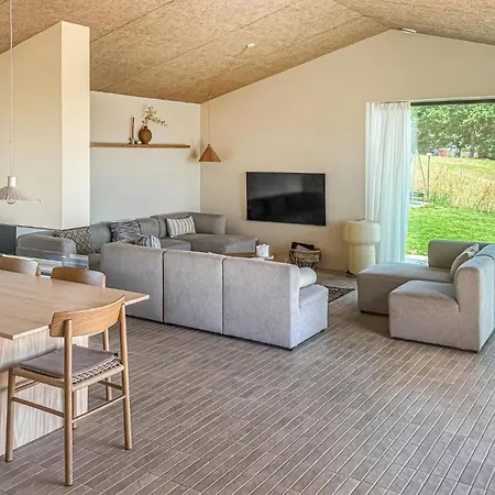 4 Bedroom Beautiful In *
