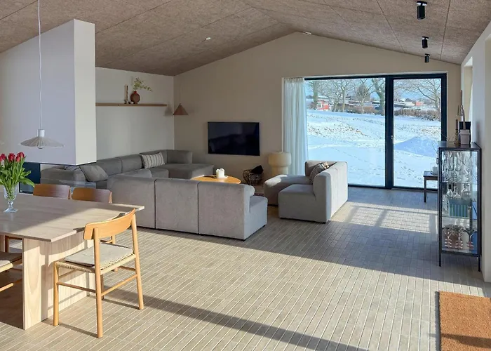 4 Bedroom Beautiful In Nyaraló *