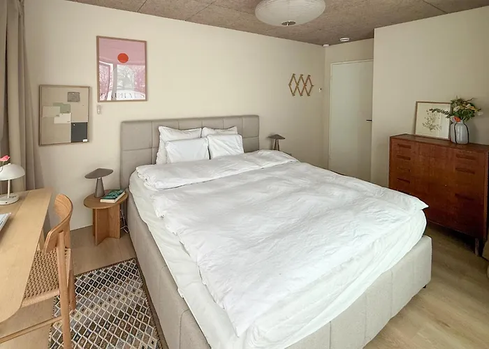 4 Bedroom Beautiful In * ハザスレウ